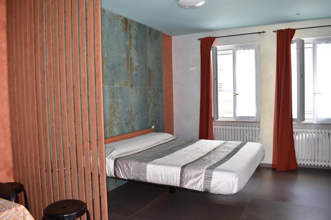 Garda Fantasy Apartment - JACUZZI Desenzano del Garda Bagian luar foto