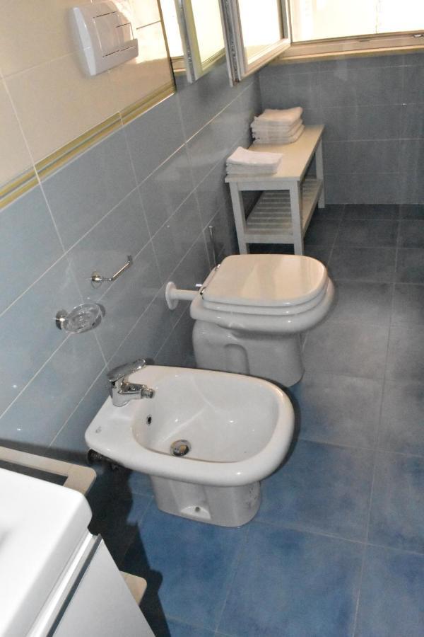 Garda Fantasy Apartment - JACUZZI Desenzano del Garda Bagian luar foto