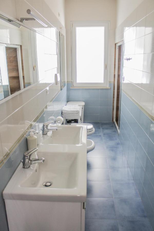 Garda Fantasy Apartment - JACUZZI Desenzano del Garda Bagian luar foto