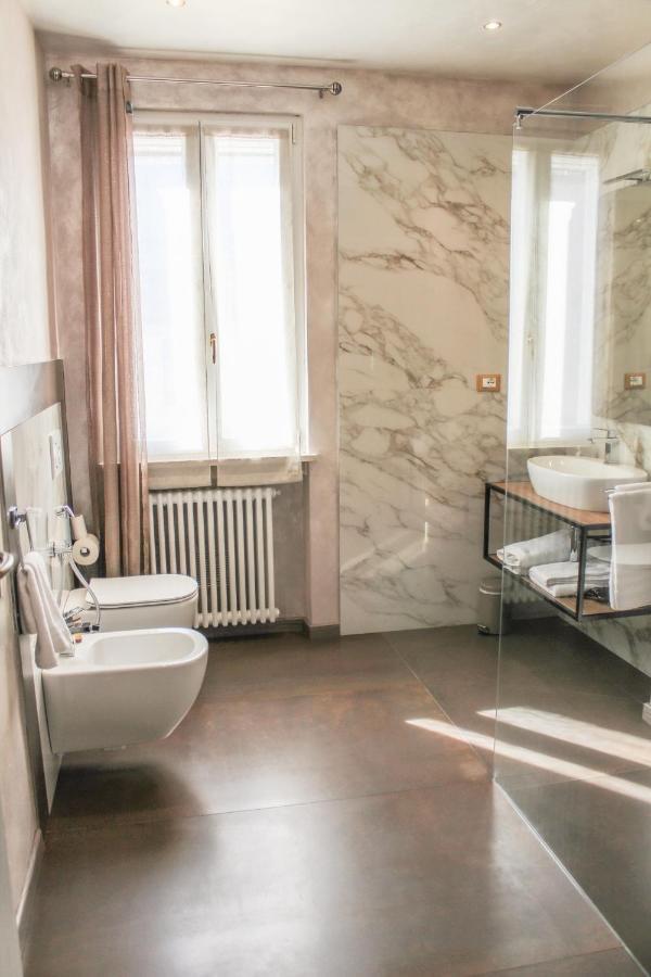 Garda Fantasy Apartment - JACUZZI Desenzano del Garda Bagian luar foto