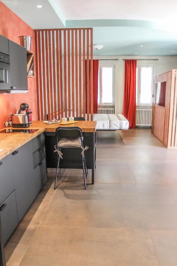 Garda Fantasy Apartment - JACUZZI Desenzano del Garda Bagian luar foto