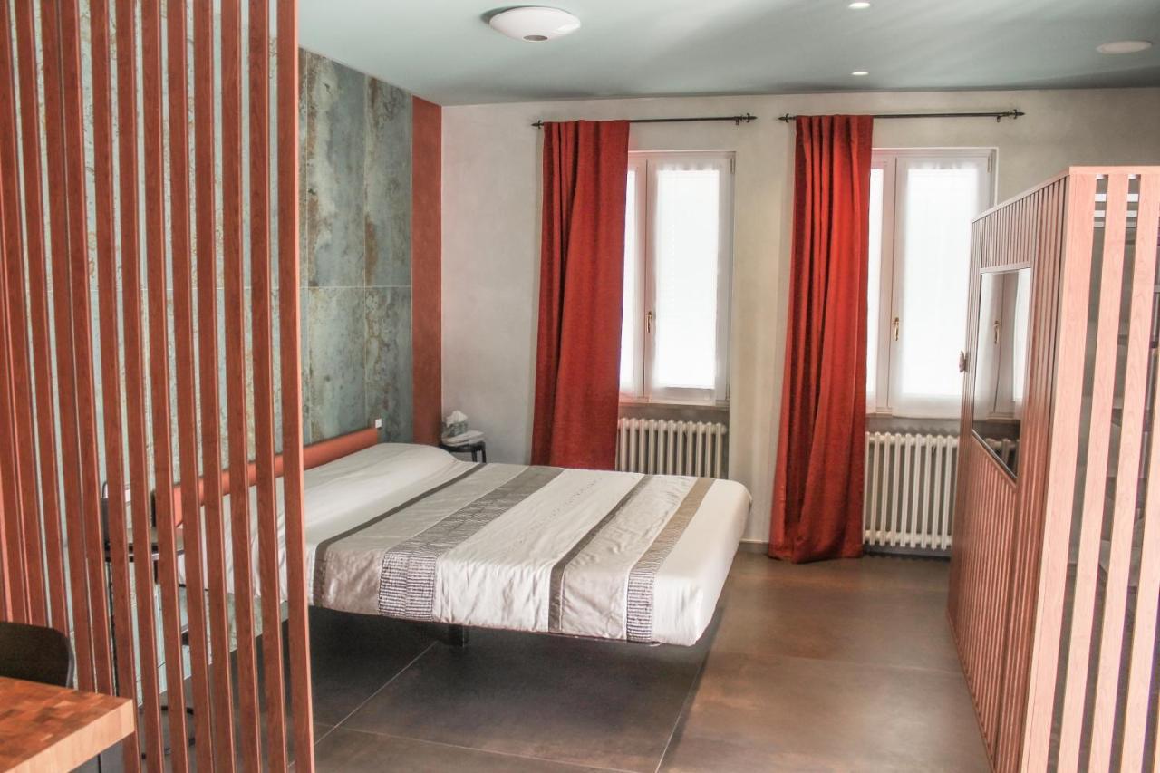 Garda Fantasy Apartment - JACUZZI Desenzano del Garda Bagian luar foto