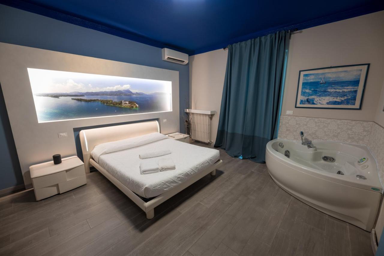 Garda Fantasy Apartment - JACUZZI Desenzano del Garda Bagian luar foto