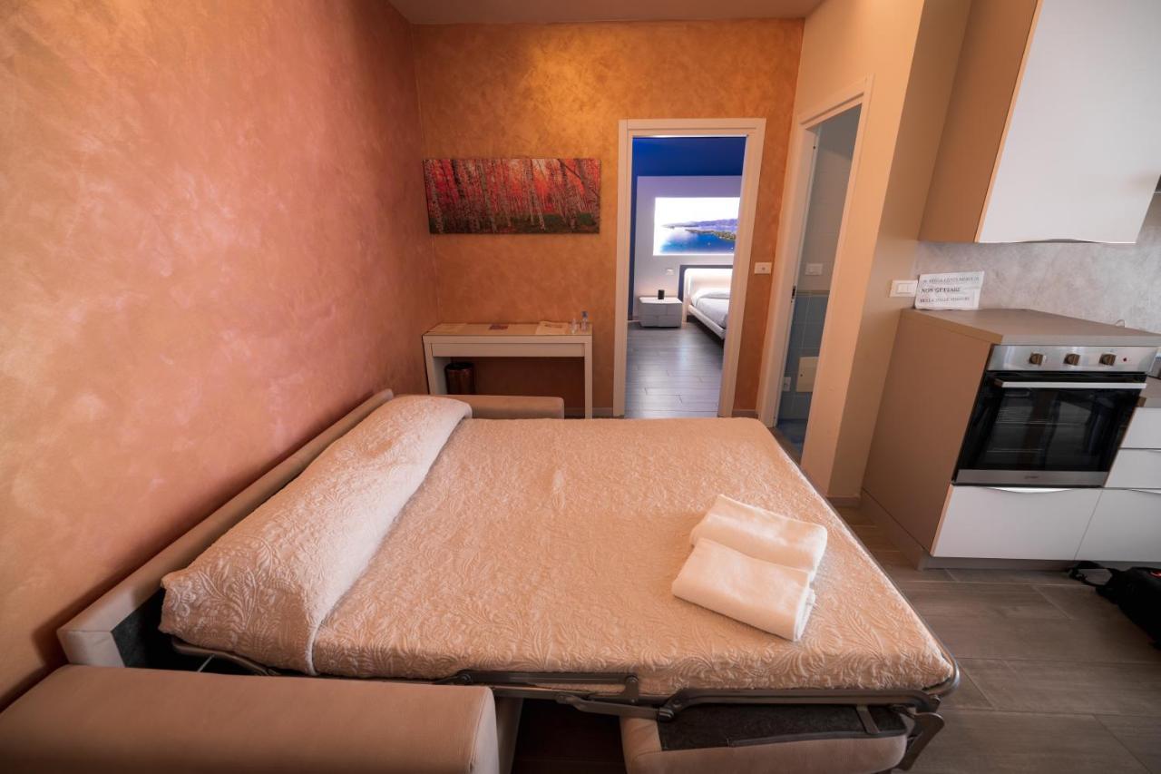 Garda Fantasy Apartment - JACUZZI Desenzano del Garda Bagian luar foto